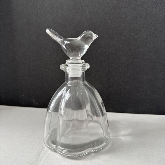 Beautiful Clear Glass Decanter w/ Glass Bird Stopper Scalloped Circular Bottom - Picture 3 of 8
